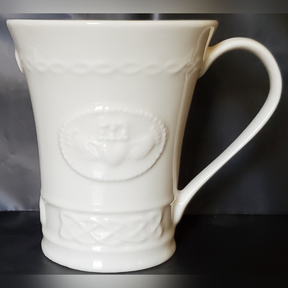 Belleek Classic Claddagh Porcelain Coffee 10oz Mug Ireland Love Loyalty - EUC